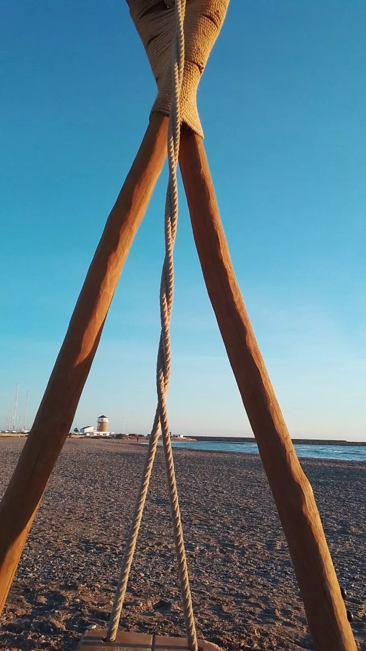Desde el columpio de la playa de Almerimar