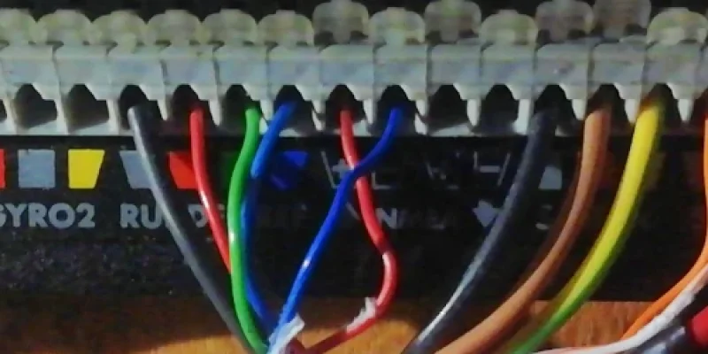 El fantasma eléctrico del ST6000+: cómo un cable aplastado nos tuvo a raya en plena travesía